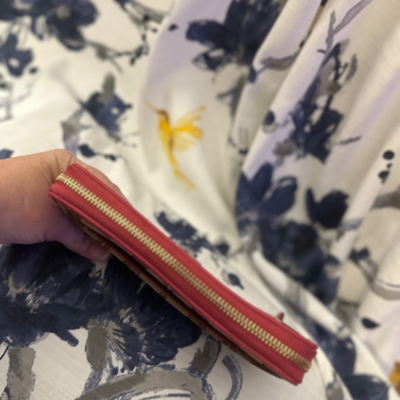 Coach Signature Long Zip Wallet with Strap
STYLE C4452 - Picture 4 of 7